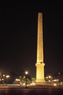 Obélisque illuminé place de la Concorde, Paris