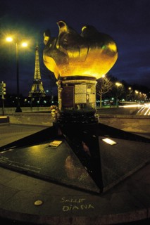 Flamme de la Liberté de nuit, Paris