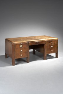Sue and Mare, Desk