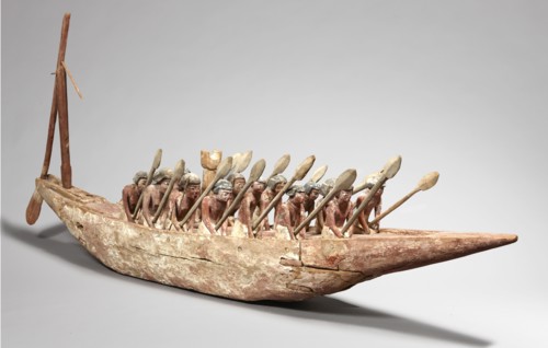 Modèle de barque et son équipage