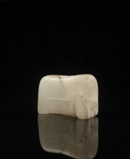 South Arabian statuette figuring a stylized elephant