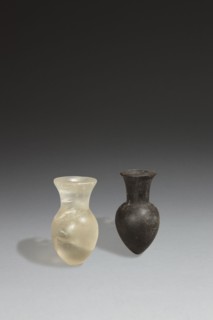 Deux burettes provenant d'un trousseau servant à ‘l'Ouverture de la bouche'