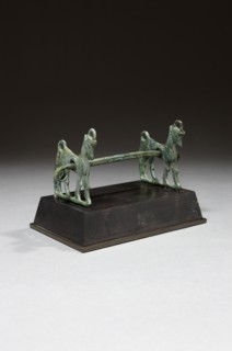 Mors représentant des chevaux passant
