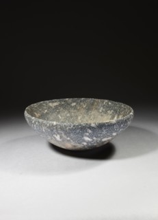 Grande coupe hémisphérique à lèvre légèrement rentrante