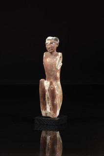 Statuette représentant un homme assis