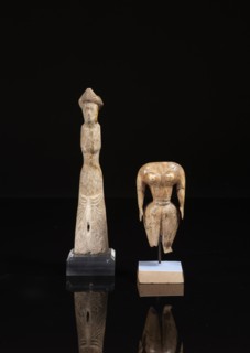 Statuette représentant une femme et corps de statuette féminine