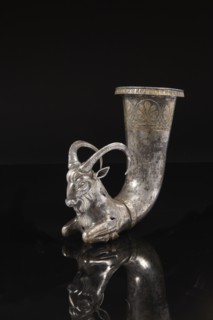 Rhyton au bouquetin