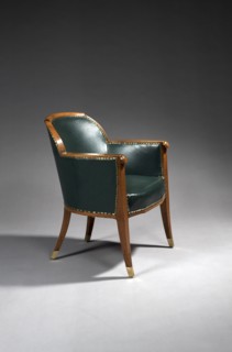 Desk chair with wraparound backrest