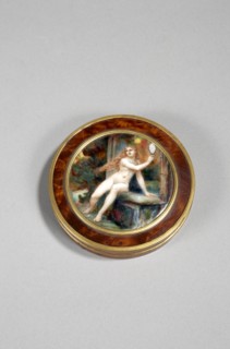Boîte ronde, à décor d’un médaillon émaillé