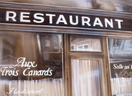 Décor peint. Façade de restaurant