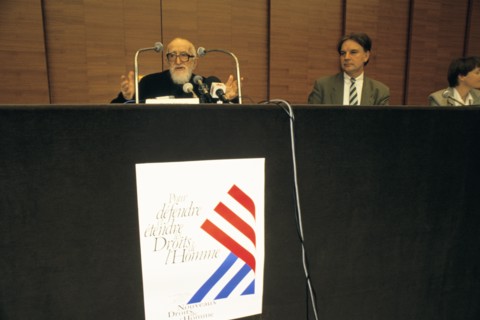 04/12/1994 : Abbe Pierre's Press conference