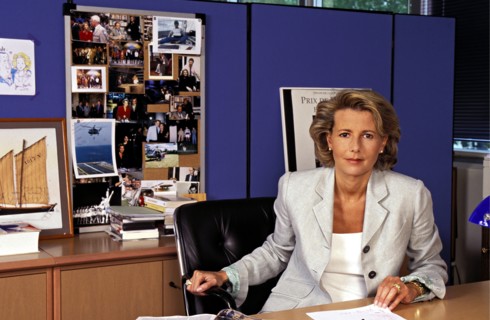 00/07/1995. CLOSE-UP CLAIRE CHAZAL, DANS SON BUREAU A T.F.1