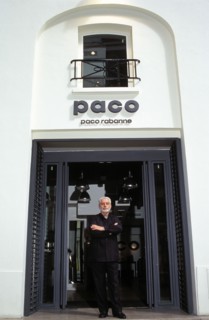21/05/1996. PARIS: PACO RABANNE DANS SA BOUTIQUE