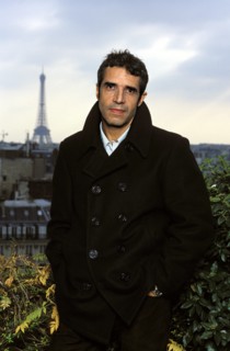 21/10/1997. CLOSE-UP JULIEN CLERC CHEZ LUI A PARIS  **EXCLUSIF **