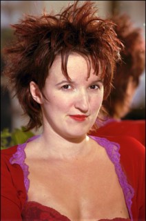 10/00/2000.  Anne Roumanoff, close up.