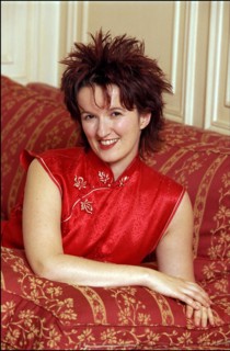 10/00/2000.  Anne Roumanoff, close up.