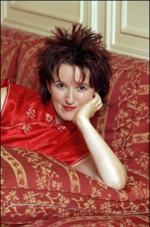10/00/2000.  Anne Roumanoff, close up.