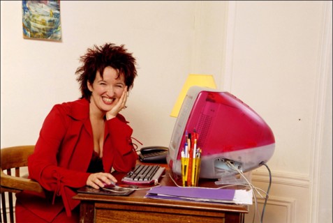 10/00/2000.  Anne Roumanoff, close up.