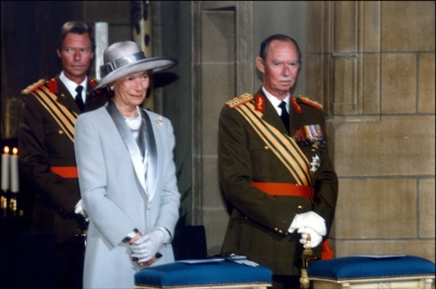 12/18/2000. Prince Guillaume enthroned Grand Duke of Luxembourg.