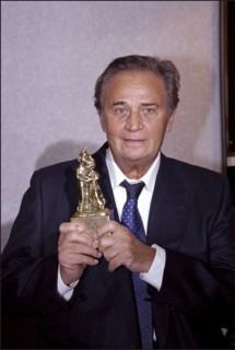 02/00/2001. Luchon Festival: Photo Call Roger Hanin