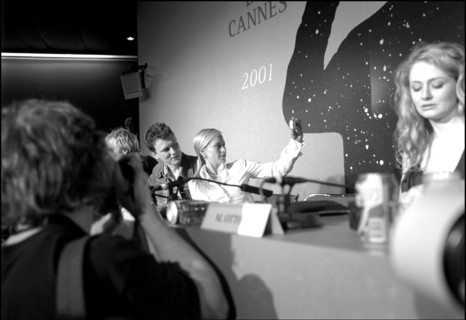 05/18/2001 54th Cannes film festival: photocall & press conference of "Human Nature"