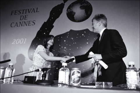 05/20/2001. 54th Cannes Film Festival : Backstage closing ceremony