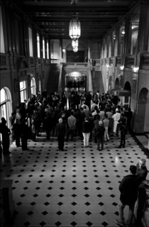 09/14/2001. Paris: Three minutes of silence in tribute to the victims of hijacked plane attacks on the USA at the Cité Universitaire.