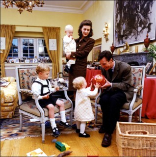 09/21/2001. Prince Guillaume of Luxembourg and Princesse Sibilla at home with their children