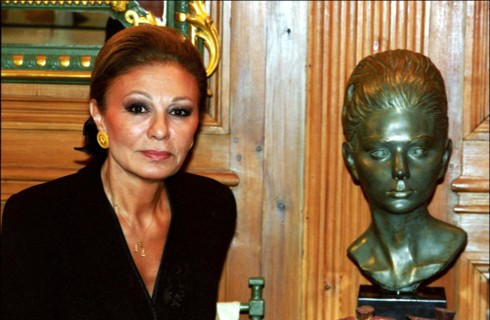 09/00/2001. Exclusive: Close-up Farah Pahlavi empress of Iran at home.