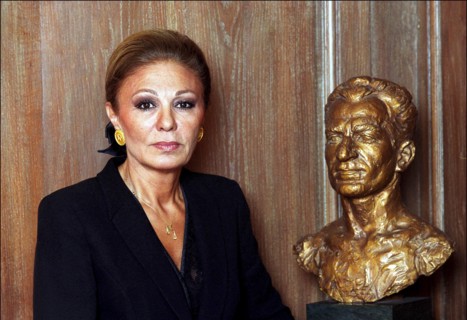 09/00/2001.  Close-up Farah Pahlavi empress of Iran at home.