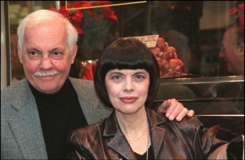 12/02/2001. Stars galore at the 'Nouvelle etoile' association fundraiser in the Madeleine neighborhood, Paris