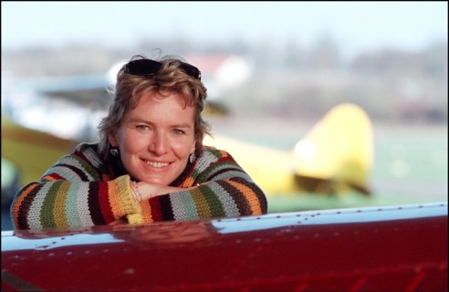 01/00/2002.  Close-up Elise Lucet.