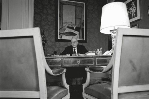 02/06/2002. EXCLUSIVE: Close-up of the lawyer Francois Gibault at home.