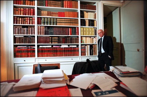 02/06/2002. EXCLUSIVE: Close-up of the lawyer Francois Gibault at home.