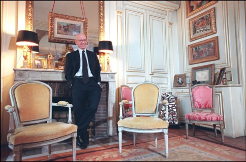 02/06/2002. EXCLUSIVE: Close-up of the lawyer Francois Gibault at home.