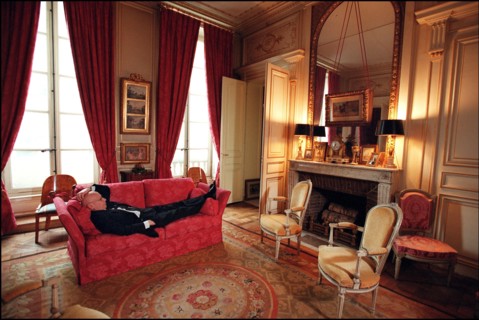 02/06/2002. EXCLUSIVE: Close-up of the lawyer Francois Gibault at home.