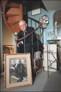 02/06/2002. EXCLUSIVE: Close-up of the lawyer Francois Gibault at home.