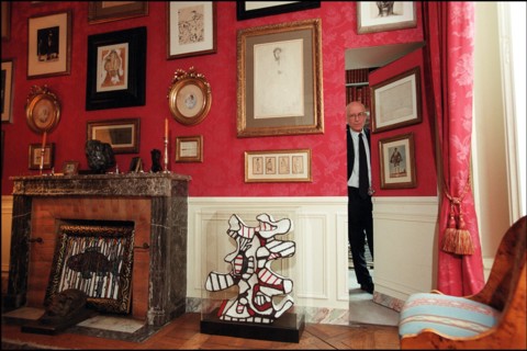 02/06/2002. EXCLUSIVE: Close-up of the lawyer Francois Gibault at home.