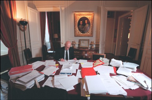 02/06/2002. EXCLUSIVE: Close-up of the lawyer Francois Gibault at home.