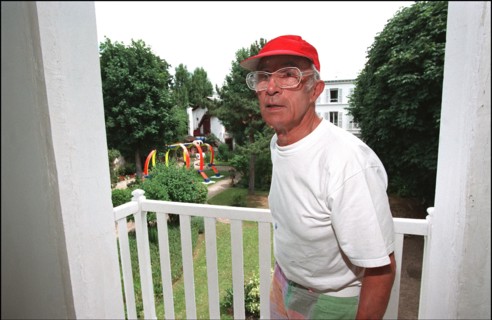 06/00/2000.  Close-up Andre Courreges at home.
