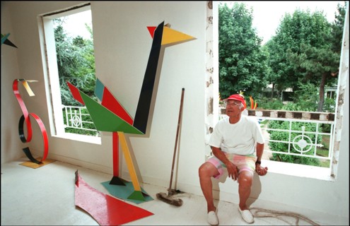 06/00/2000.  Close-up Andre Courreges at home.