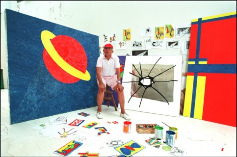 06/00/2000.  Close-up Andre Courreges at home.