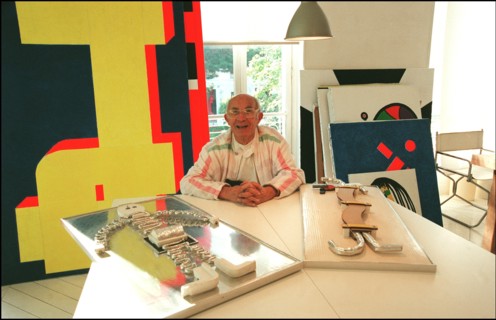 06/00/2000.  Close-up Andre Courreges at home.