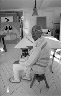 06/00/2000.  Close-up Andre Courreges at home.