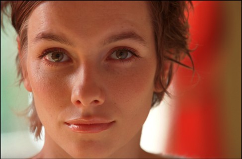 02/00/2002. Close up : Actress Julie Anne Roth stars in Dan Jemett's "Shake", an adaptation of Shakespeare's "Twelfth night".