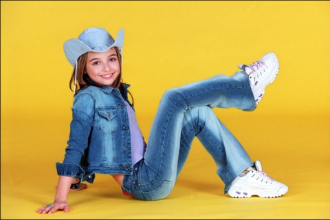 02/00/2002. EXCLUSIVE. Priscilla, a young singer on her way to fame