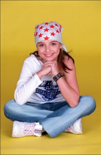 02/00/2002.  Priscilla, a young singer on her way to fame