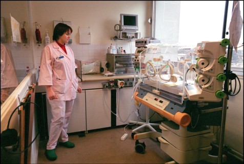 03/02/2002. Premature babies at the intensive care unit of the Cochin hospital.