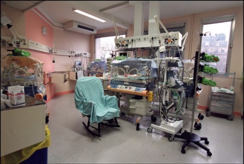 03/02/2002. Premature babies at the intensive care unit of the Cochin hospital.