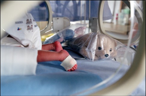 03/02/2002. Premature babies at the intensive care unit of the Cochin hospital.